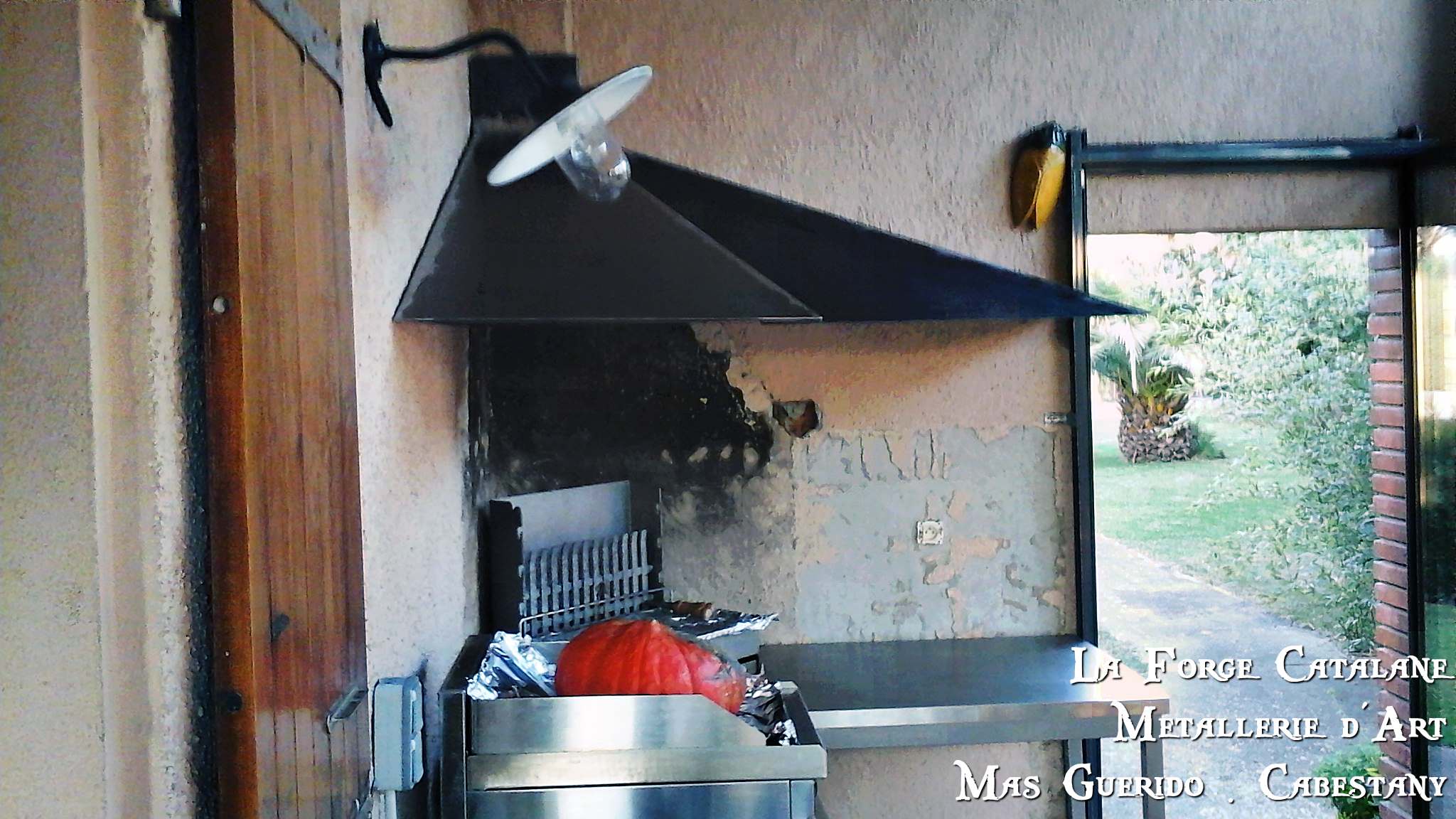 Hotte barbecue angle 3 forge catalane.jpg